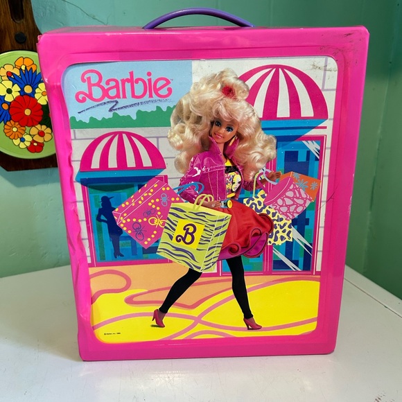 1989. Vintage barbie portable closet - Picture 1 of 9